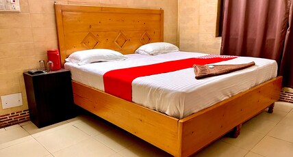 Hotel RAJ Golden Room Type - AC Deluxe Room