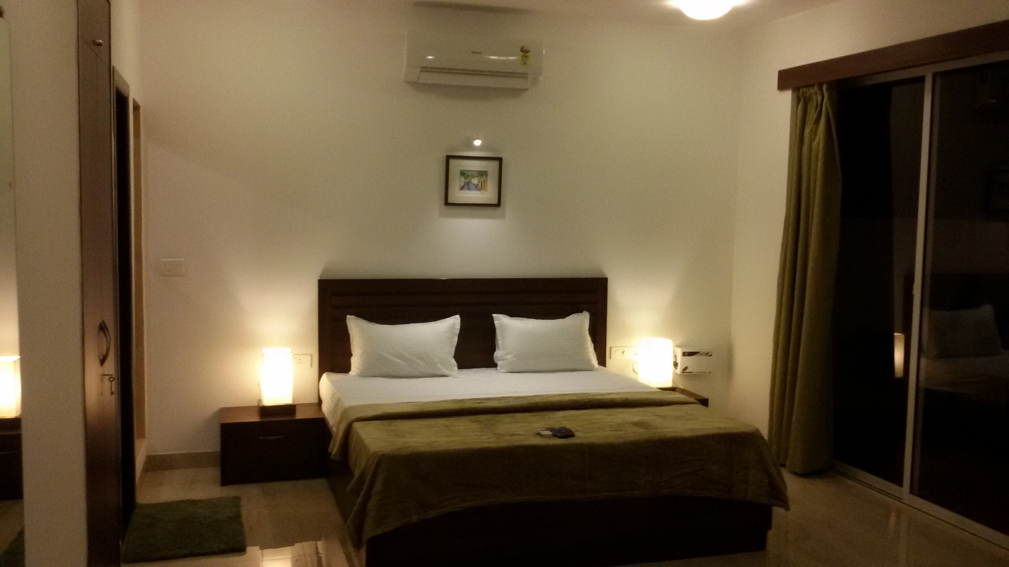 Pinnacle Holiday Homes | Rooms & Wi-Fi - Tap to explore photos