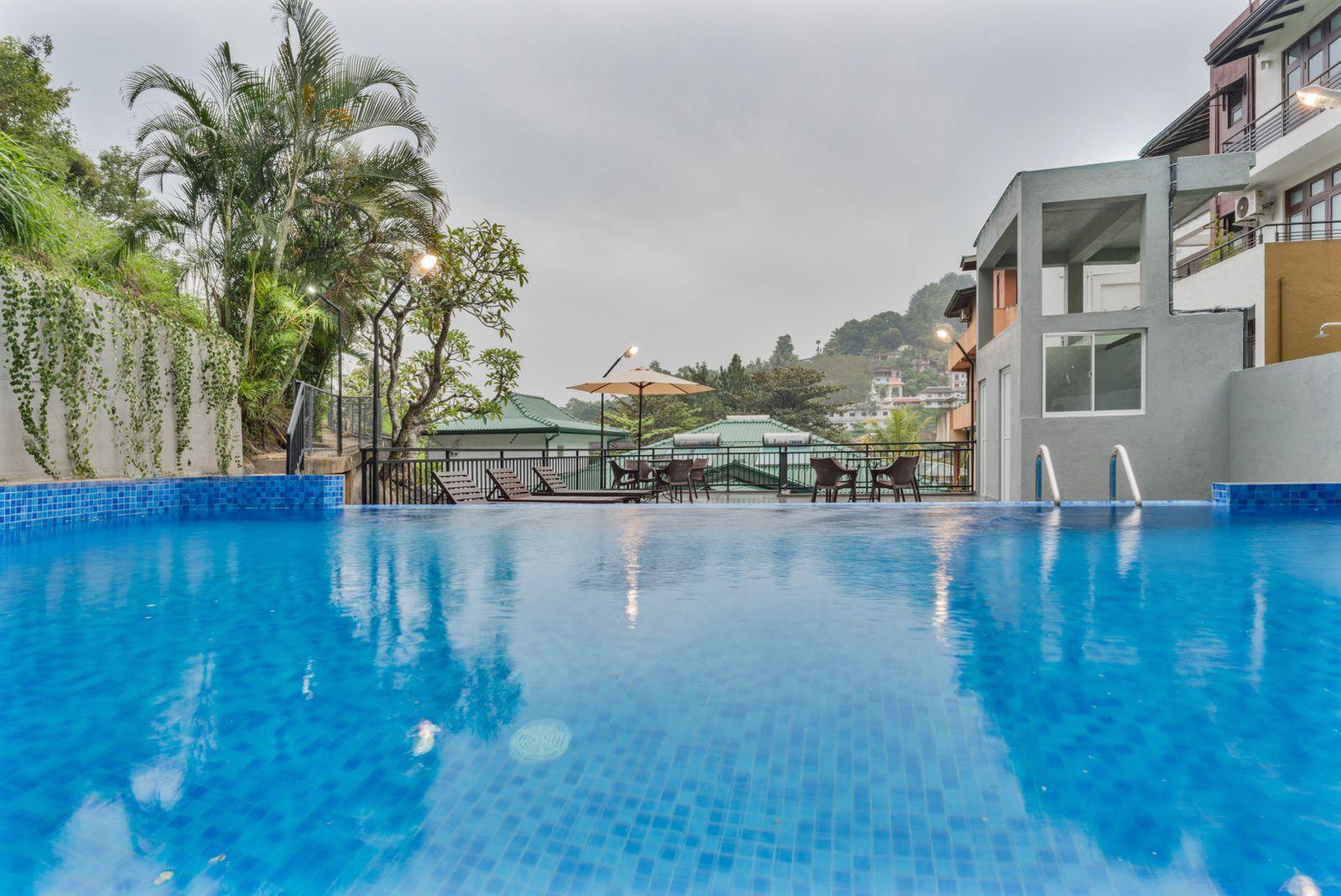 Hotel Travellers Nest Kandy - Tap to explore photos