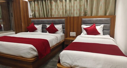 HOTEL MARUTI R Room Type - SPUER TRIPAL BED FAMILY ROOM