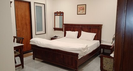Hotel Keshav Plaza Room Type - Deluxe Double Bed