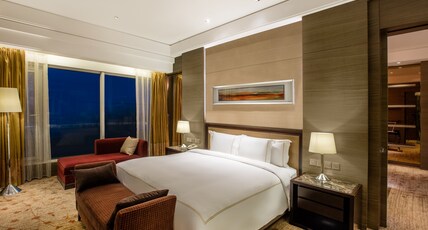 Crowne Plaza NANJING JIANGNING Room Type - 1 Bedroom Suite Lake View Lounge Access Crowne Plaza NANJING JIANGNING Room Type - 1 Bedroom Suite Lake View Lounge Access
