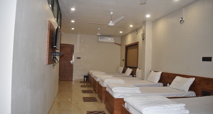 HOTEL AMARKANTAK INN Room Type - 7 BEDDED FAMILY SUITE