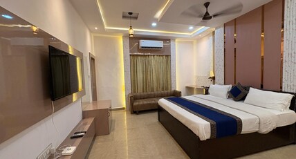 Hotal Raghuvanshi Room Type - King Bed Suite with City View Hotal Raghuvanshi Room Type - King Bed Suite with City View