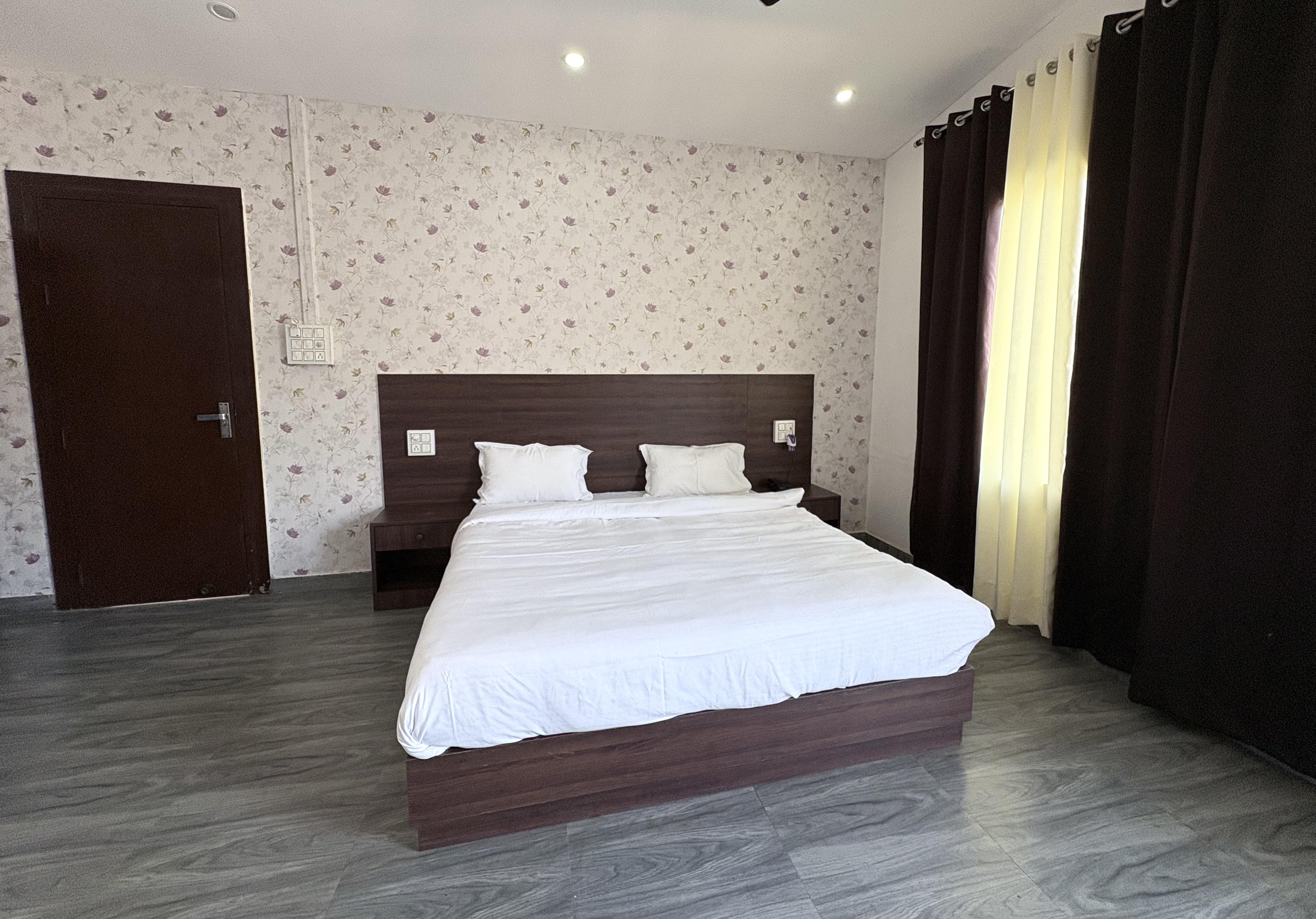 Lampost Boutique Hotel - Tap to explore photos