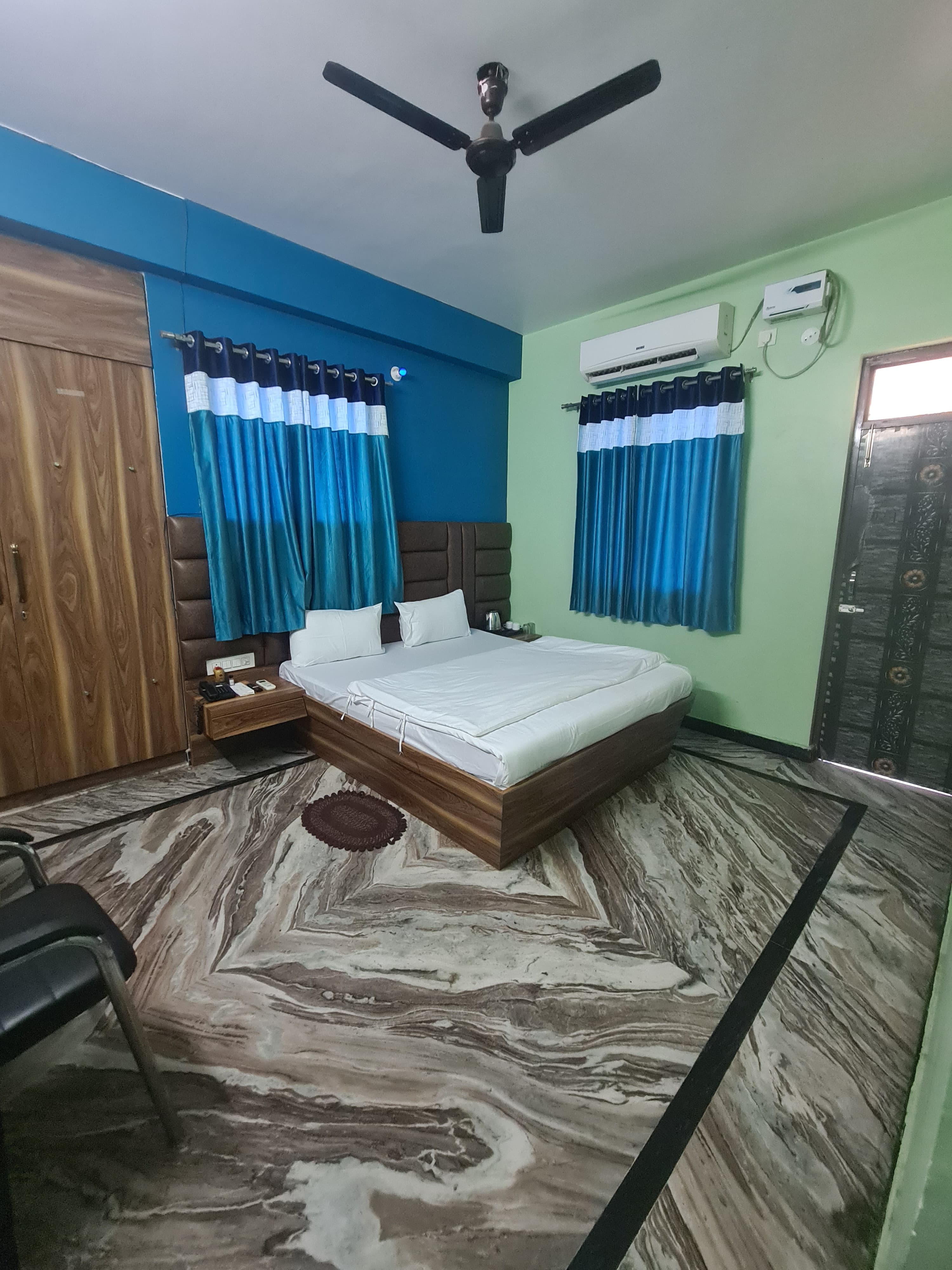 Royal Park Celebration - Tap to explore photos