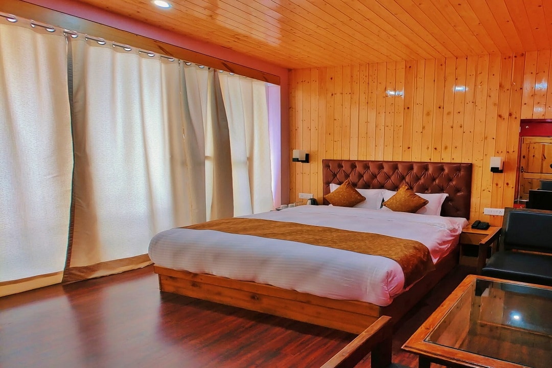 Vista Resort - Centrally Heated and Air cooled - Tap to explore photos