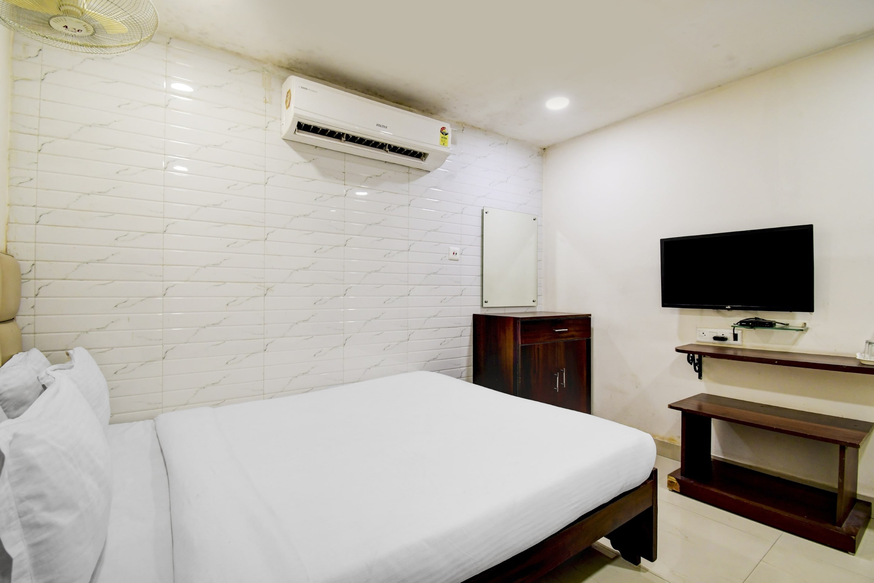 Hotel O Kyd Guest House - Tap to explore photos