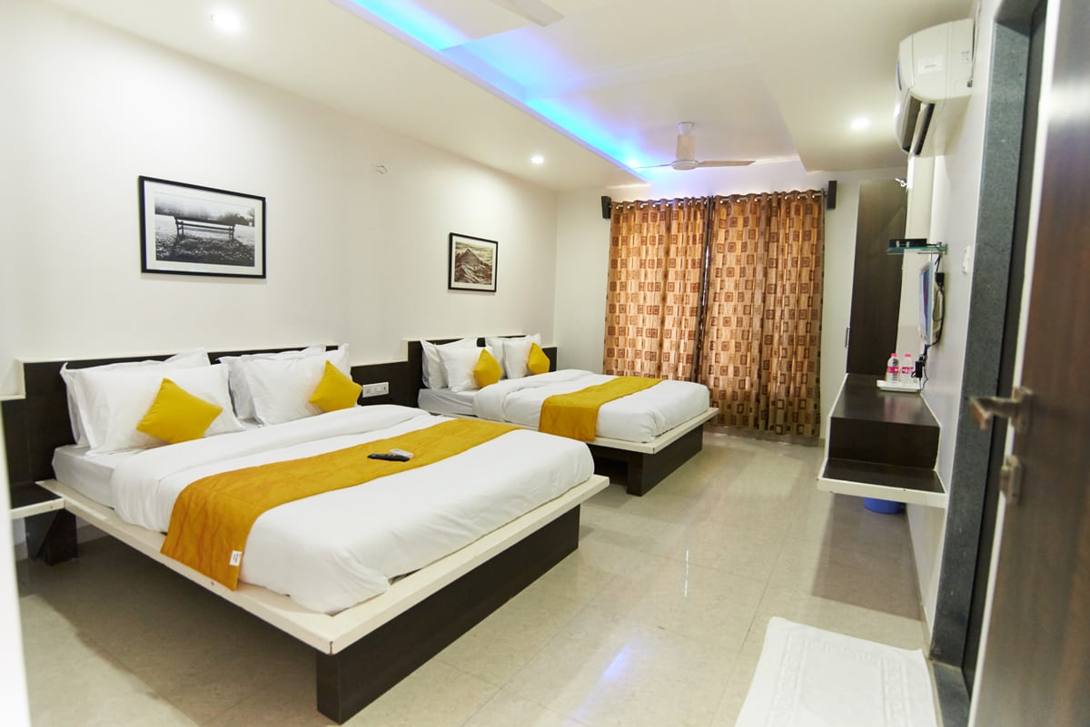 Hotel Sai Bansi (100 Meter from Saibaba Samadhi Temple) - Tap to explore photos