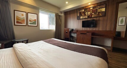 ROYAL SERENA Room Type - Suite Room with Living Area and Bathtub