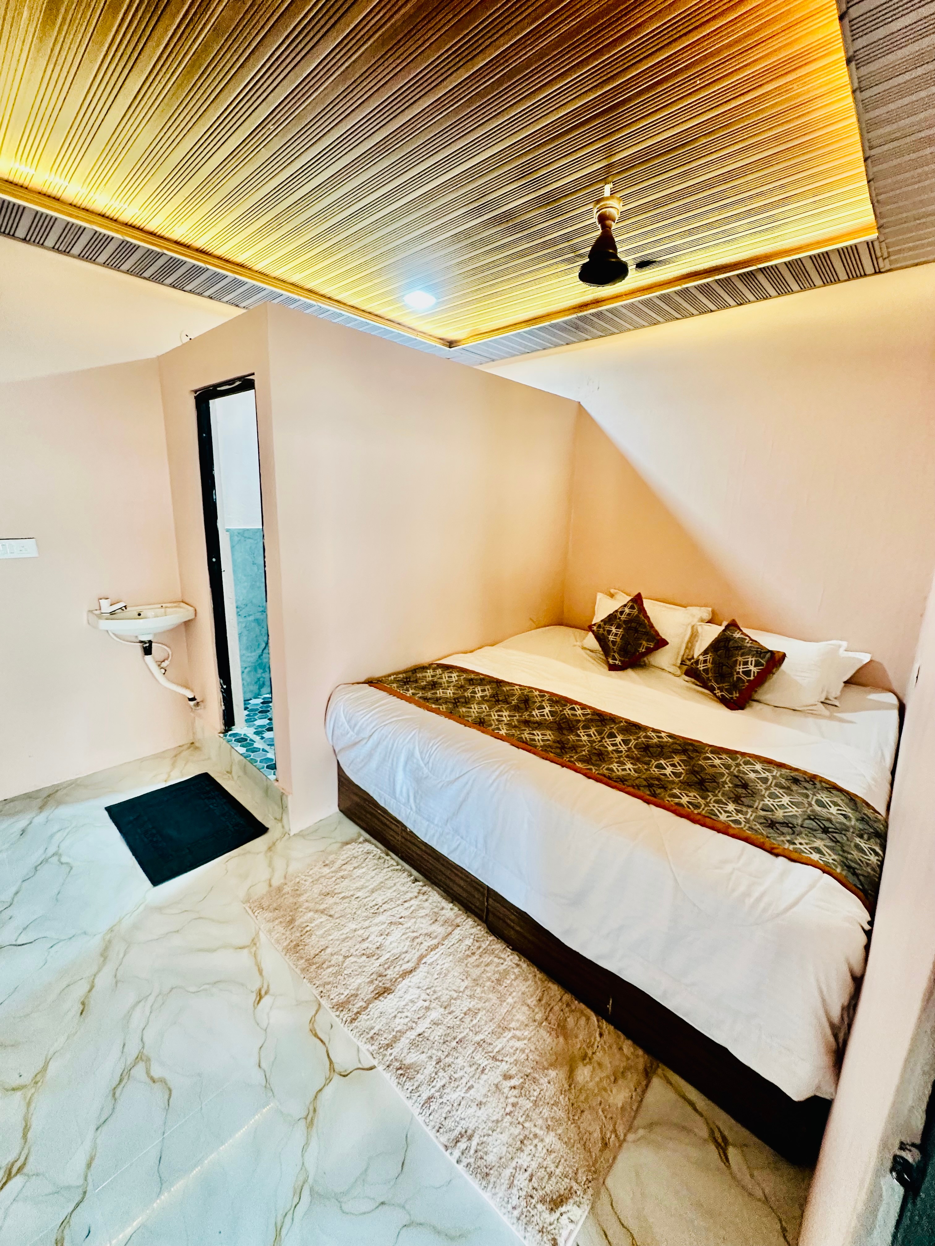 Hotel avigat Kabir - Tap to explore photos