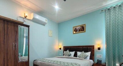 AASRA PARADISE HOTEL Room Type - Premium Room With Balcony