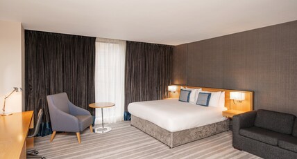 Crowne Plaza NEWCASTLE - STEPHENSON QUARTER Room Type - 1 King Standard Sofa Bed