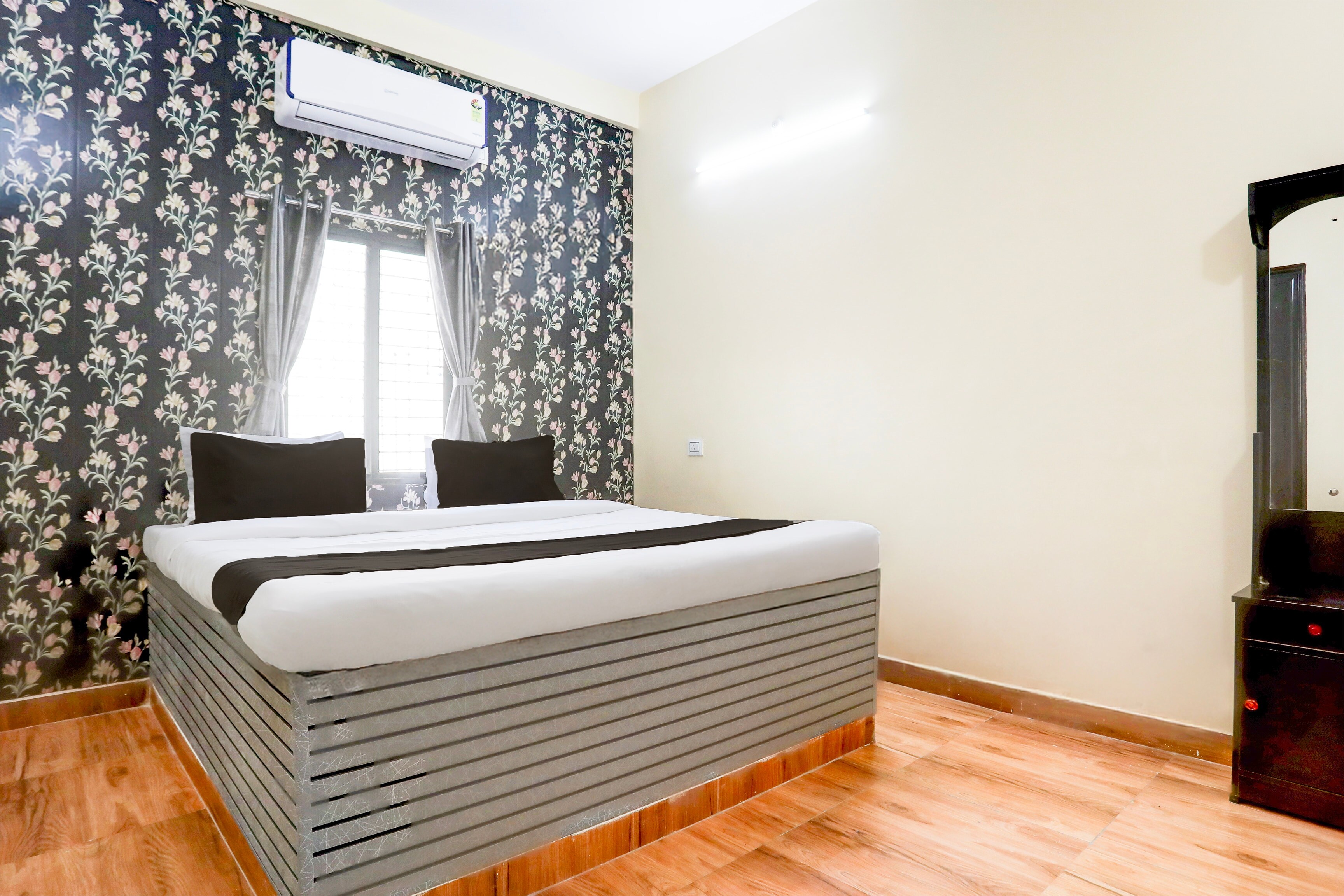 HOTEL OTHE GUEST INN RESIDENCY - Tap to explore photos