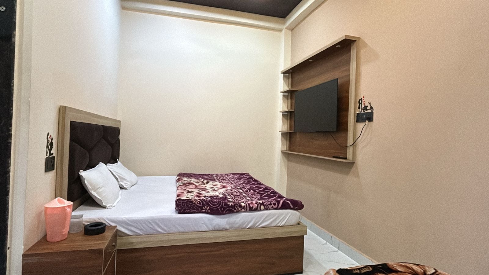 Shri Ladli Ji Home Stay - Tap to explore photos