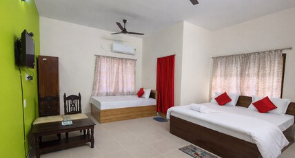 ASHOK NANDINI GUEST HOUSE Room Type - Premium Suite AC