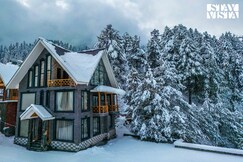 StayVista at Suite Room @ Frozen Fall - Tangmarg