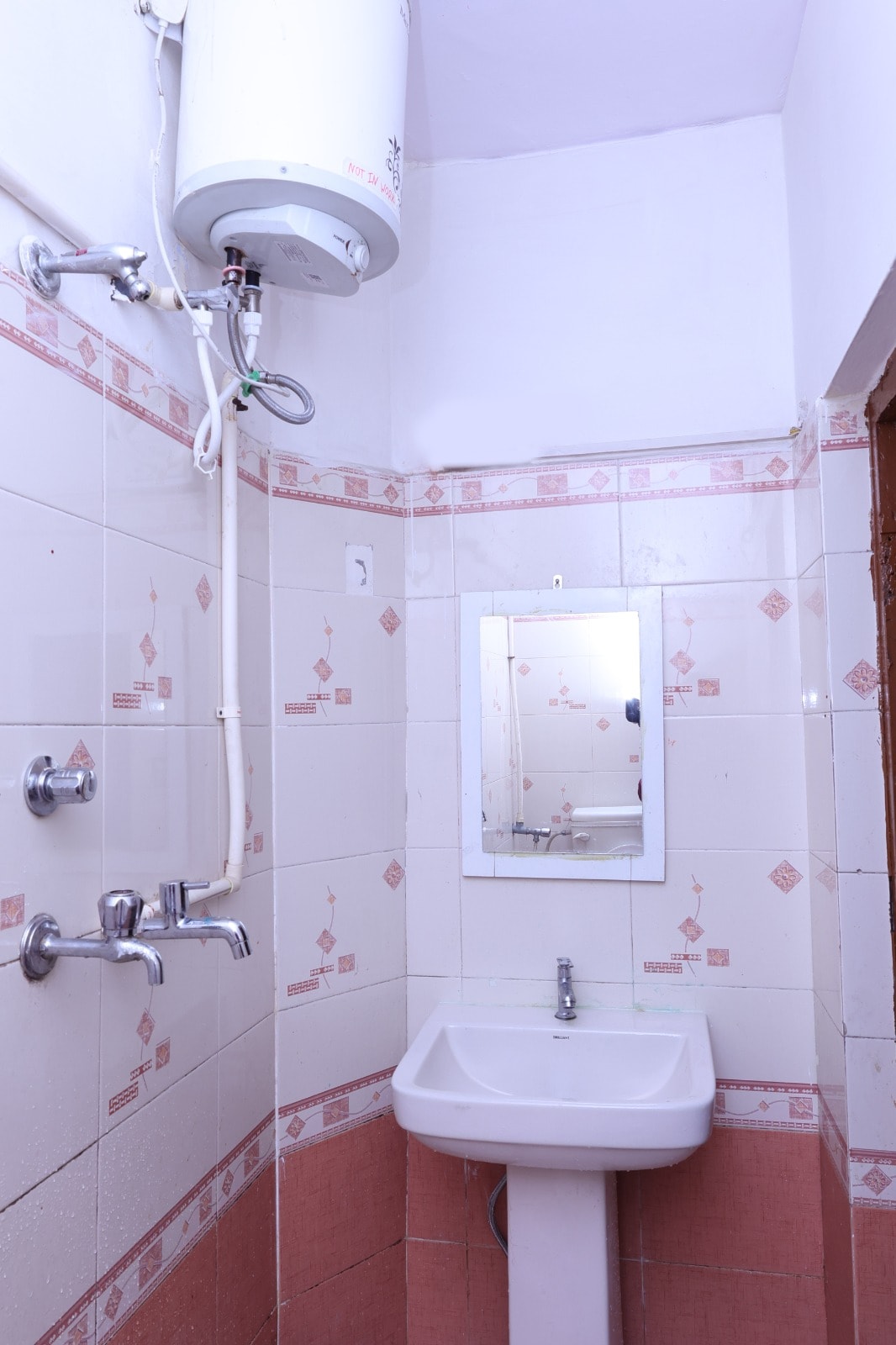 Bansal Guest House - 20 Steps Away from River Ganga - Tap to explore photos