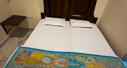 Bag Benchers Hostel |50 Metres from Lake Pichola Room Type - 10 Bed Mixed Dorms