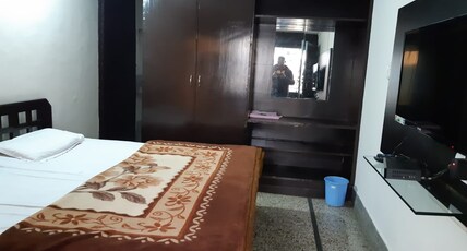 JEWEL HOTEL Room Type - Deluxe AC Room