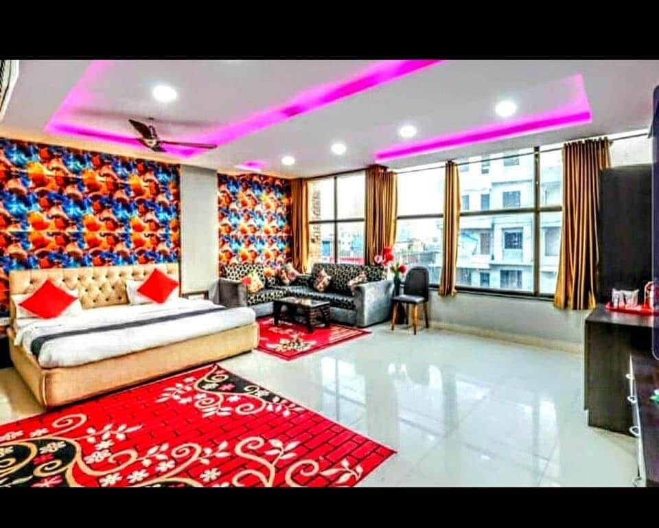 HOTEL DWARKA INTERNATIONAL - Tap to explore photos