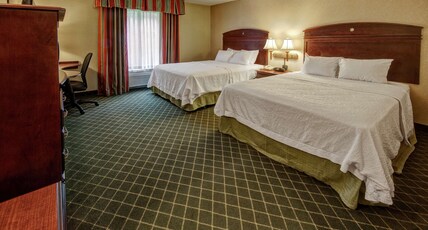 Hampton Inn by Hilton Cambridge Room Type - 2 QUEEN BEDS NONSMOKING
