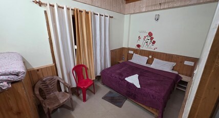 The Little King Cafe and Stay Room Type - Private Room