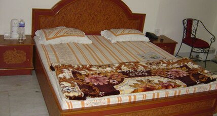 Pamposh Guest House Room Type - Deluxe Room