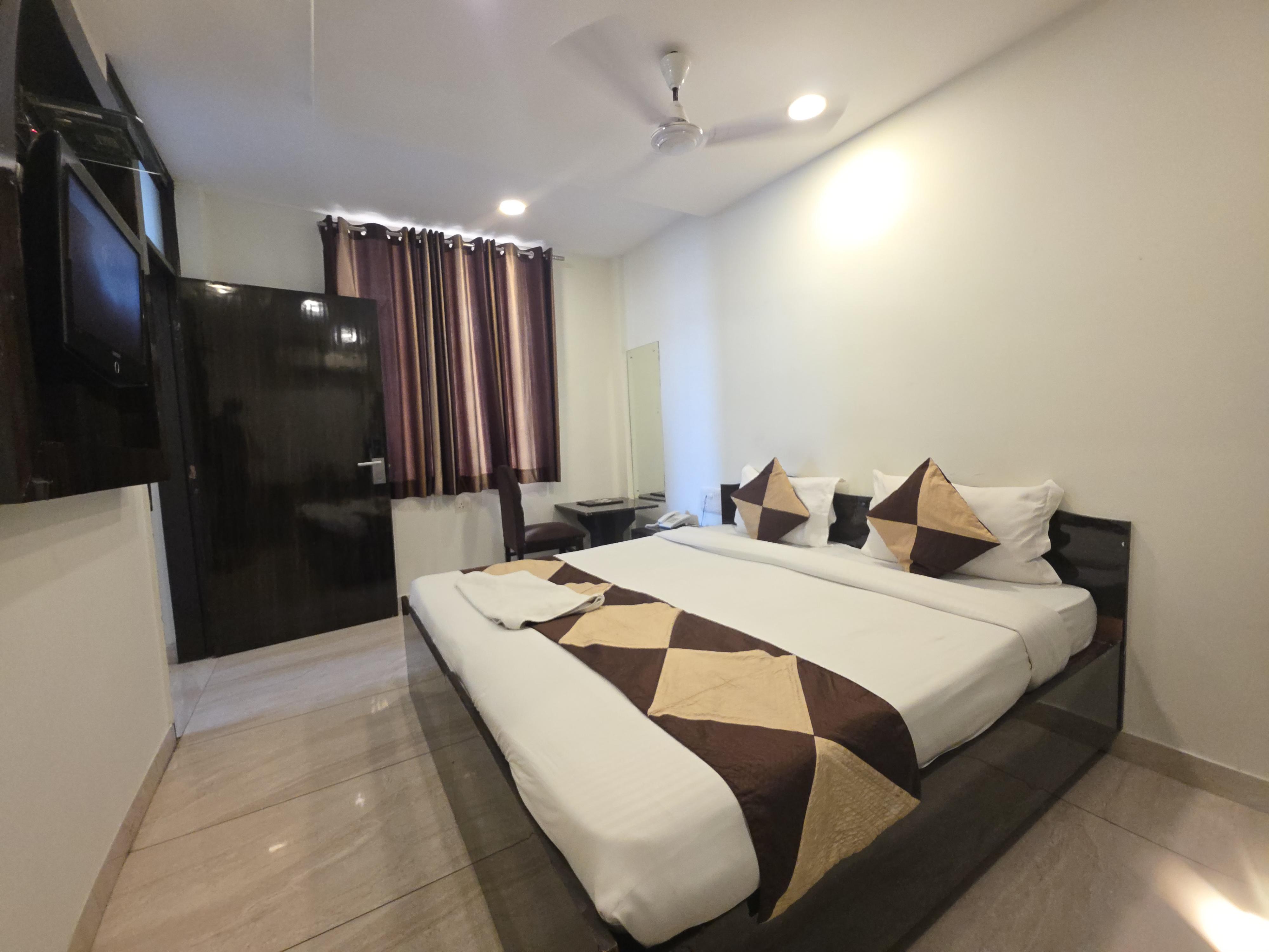 Hotel Vinayak - Tap to explore photos