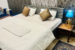 Hotel White Hills Residency