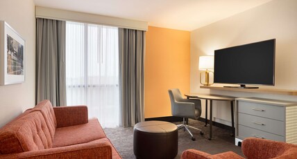 DoubleTree by Hilton Fort Worth South Room Type - 2 QUEEN BEDS SUITE
