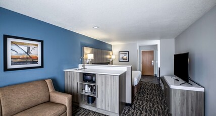 Best Western Plus Mountain View Auburn Inn Room Type - 1 King Bed, Mobility Accessible, Bathtub, Non-Smoking, Full Breakfast