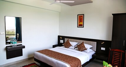 Narayans Leela In By SGOH Room Type - Deluxe AC Room