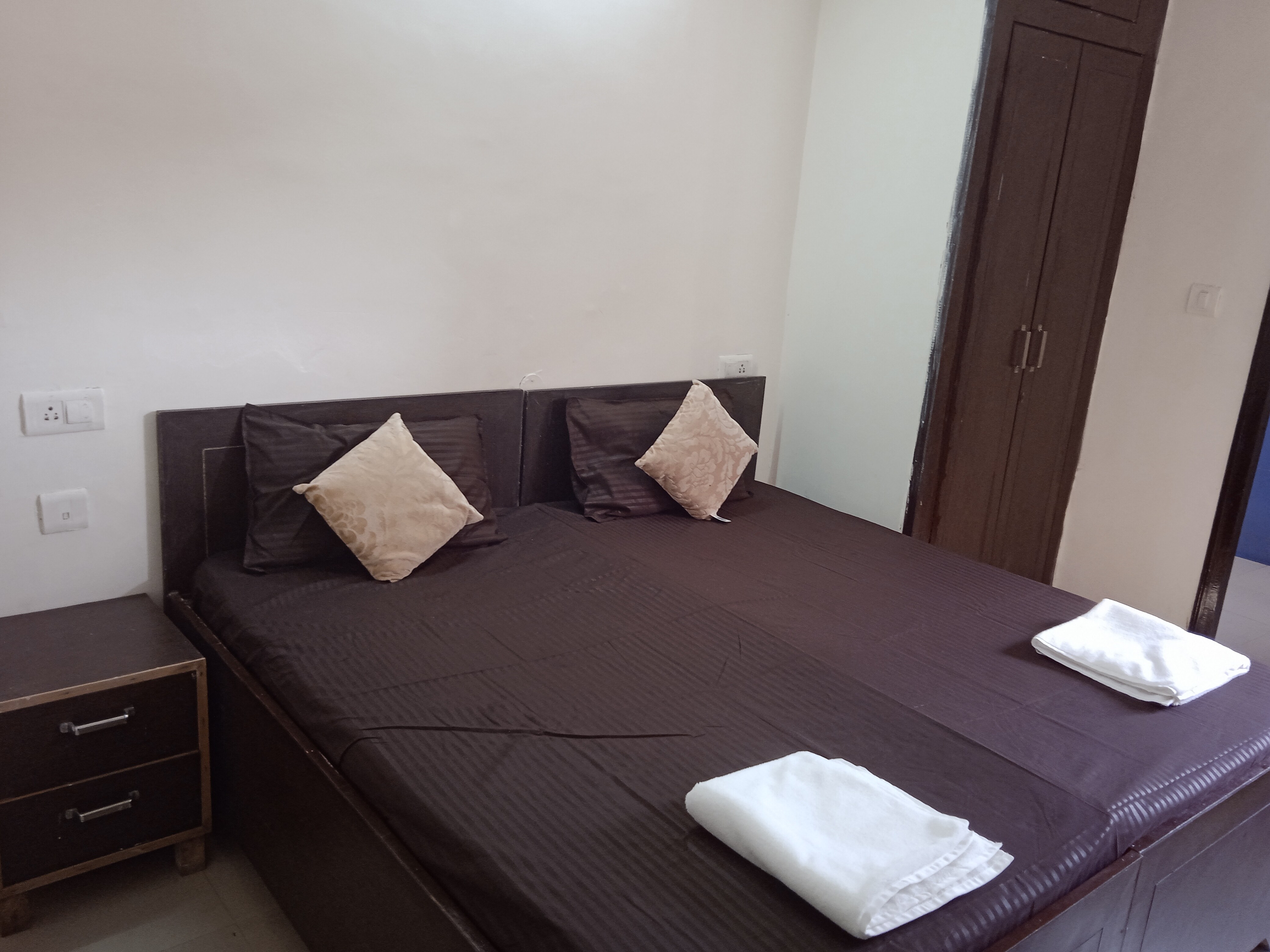 The Executive Rooms - Tap to explore photos