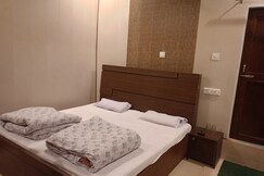 Anushri Lodge And Restaurants