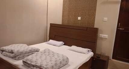 Anushri Lodge And Restaurants Room Type - Double Bedded Super Deluxe Room