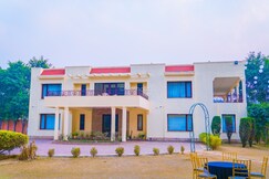Luxotica Greens 6 BHK Luxury Villa in Chattarpur
