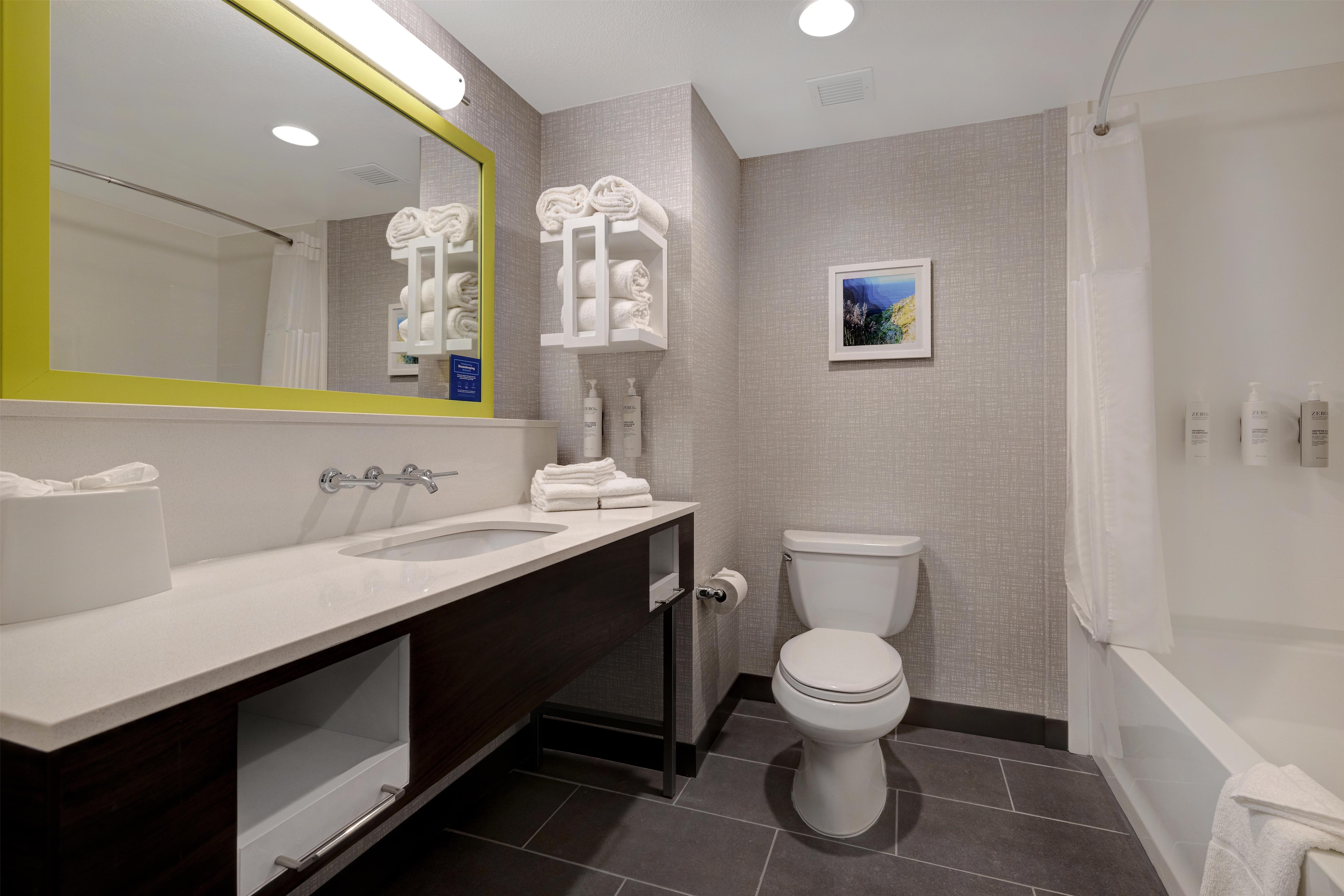 Hampton Inn & Suites by Hilton Marina - Tap to explore photos