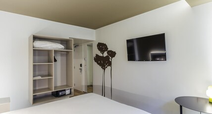 ibis Styles Lisboa Centro Marqu Room Type - Standard Room with one queen size bed ibis Styles Lisboa Centro Marqu Room Type - Standard Room with one queen size bed
