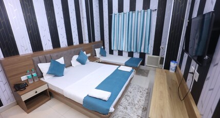RADHEY KRISHNA PAYING GUEST HOUSE Room Type - Standard Triple Room