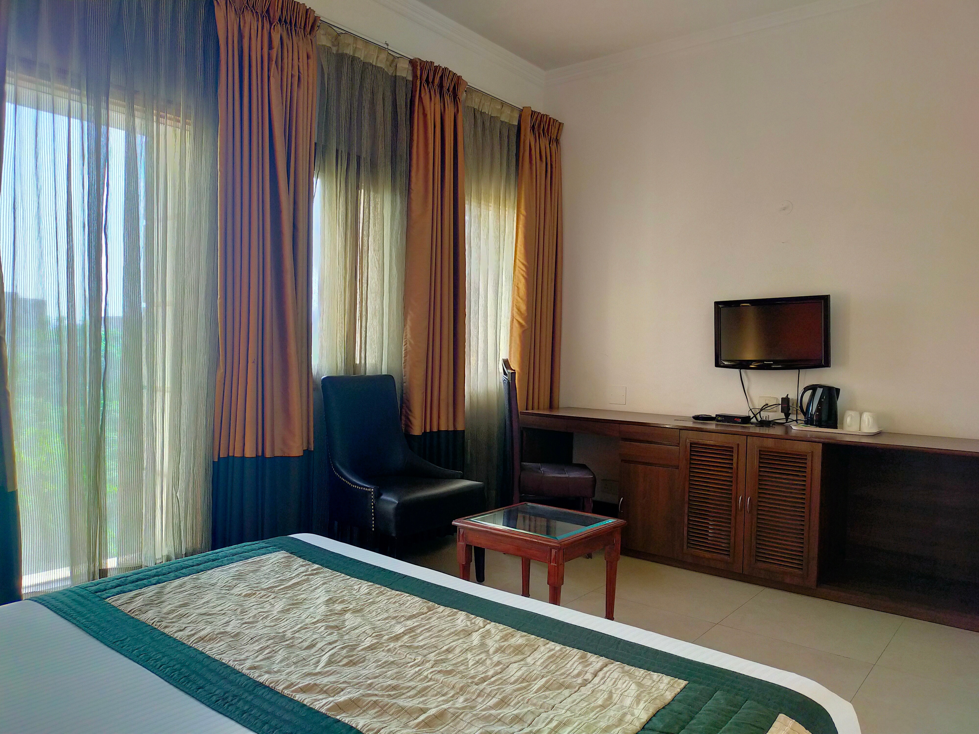 Hotel Tavisha Villa Golf Course Road - Tap to explore photos