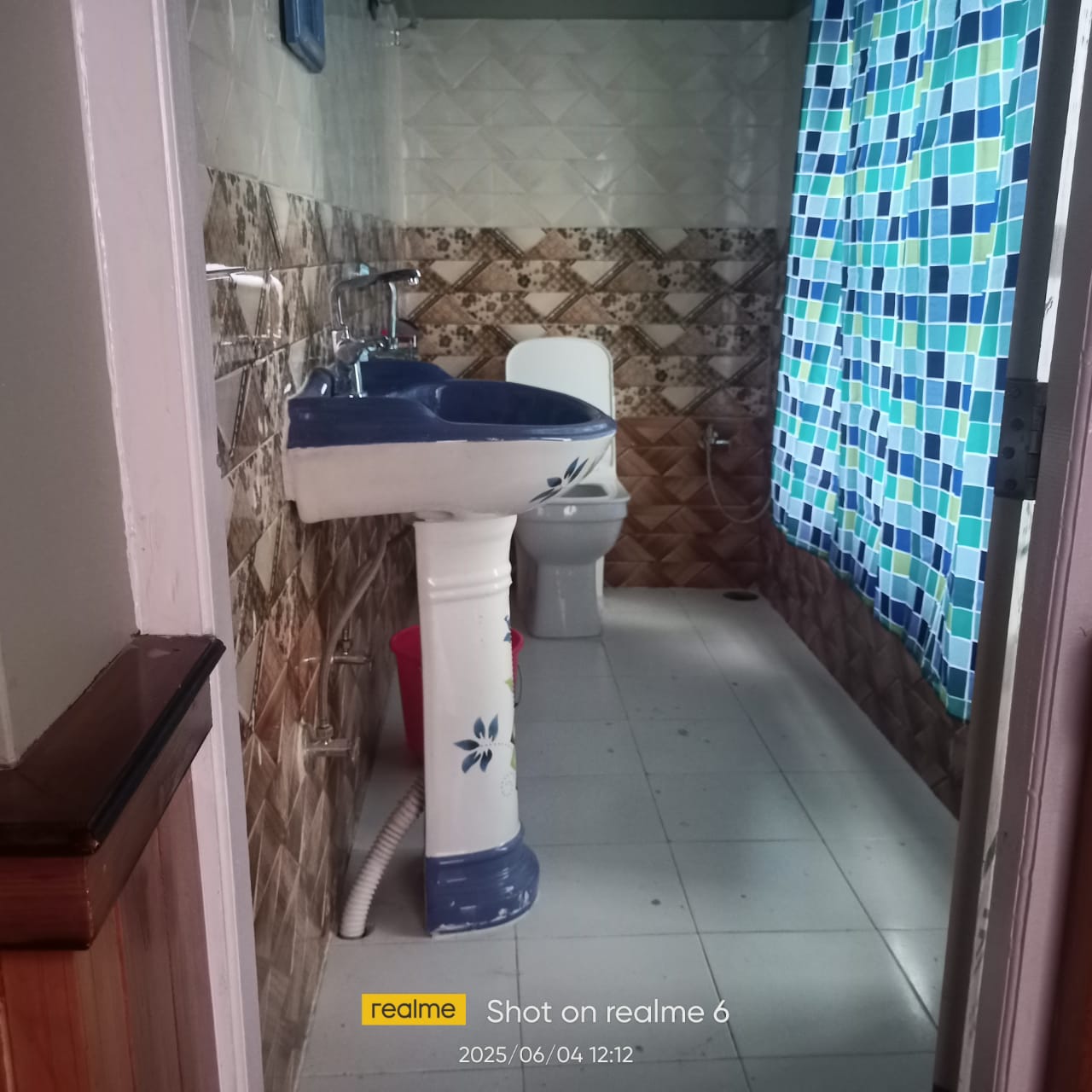 EMERALD PARADISE HOMESTAY | With Hurbel Bath tub - Tap to explore photos