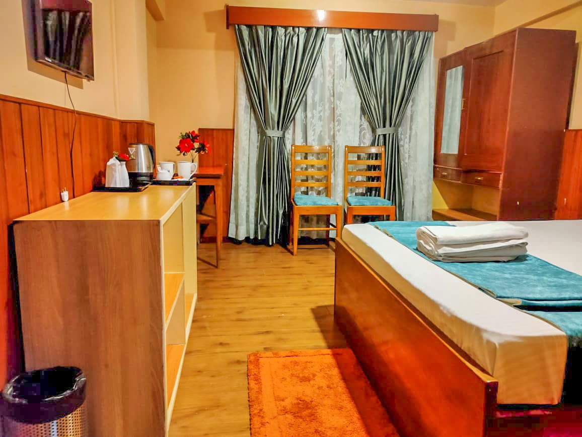 Rare Himalayas Manasarovar A Pocket Friendly Hotel In Mall Road  Darjeeling - Tap to explore photos