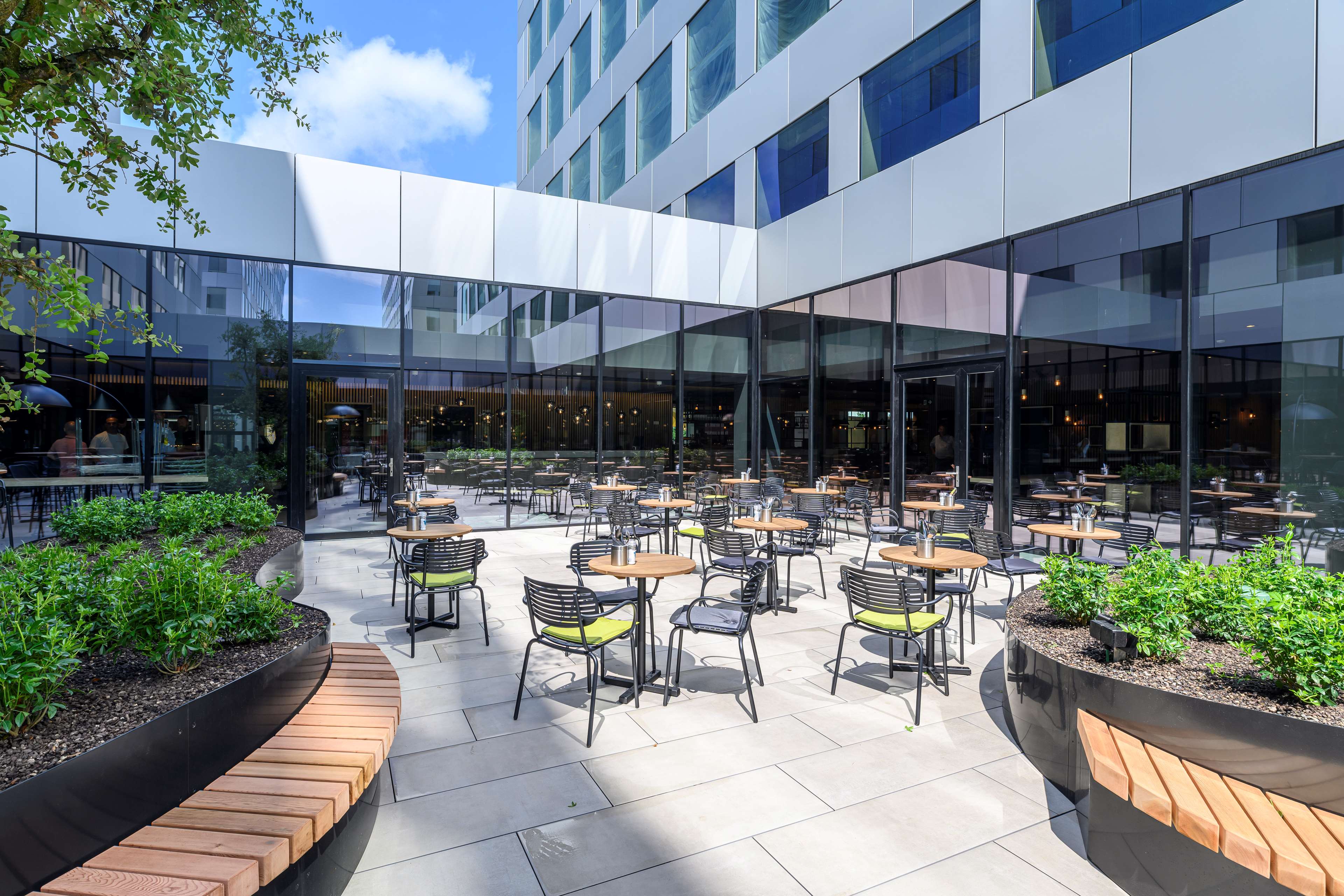 Radisson Hotel Antwerp Berchem - Tap to explore photos