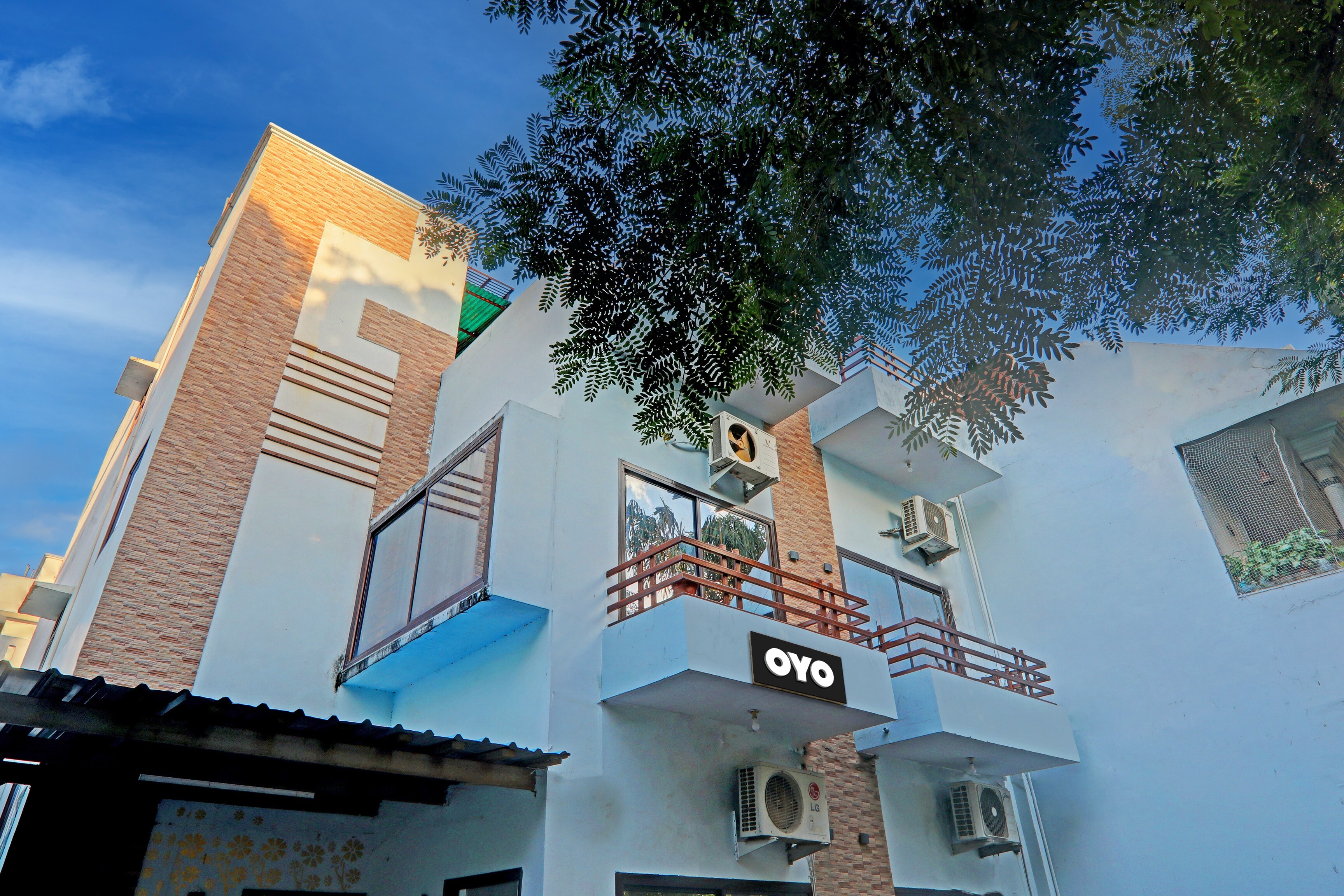 Hotel O CZ Inn - Tap to explore photos