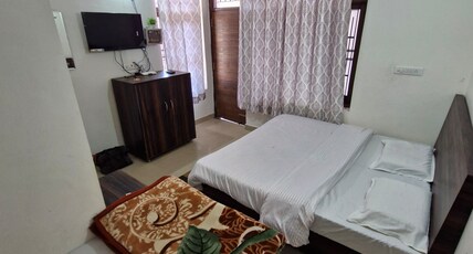 Saatvik Homestay Room Type - Delux AC Room 3 bed