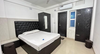 HOTEL SAI RESIDENCY Room Type - Non AC Deluxe Queen Bed Room with Balcony