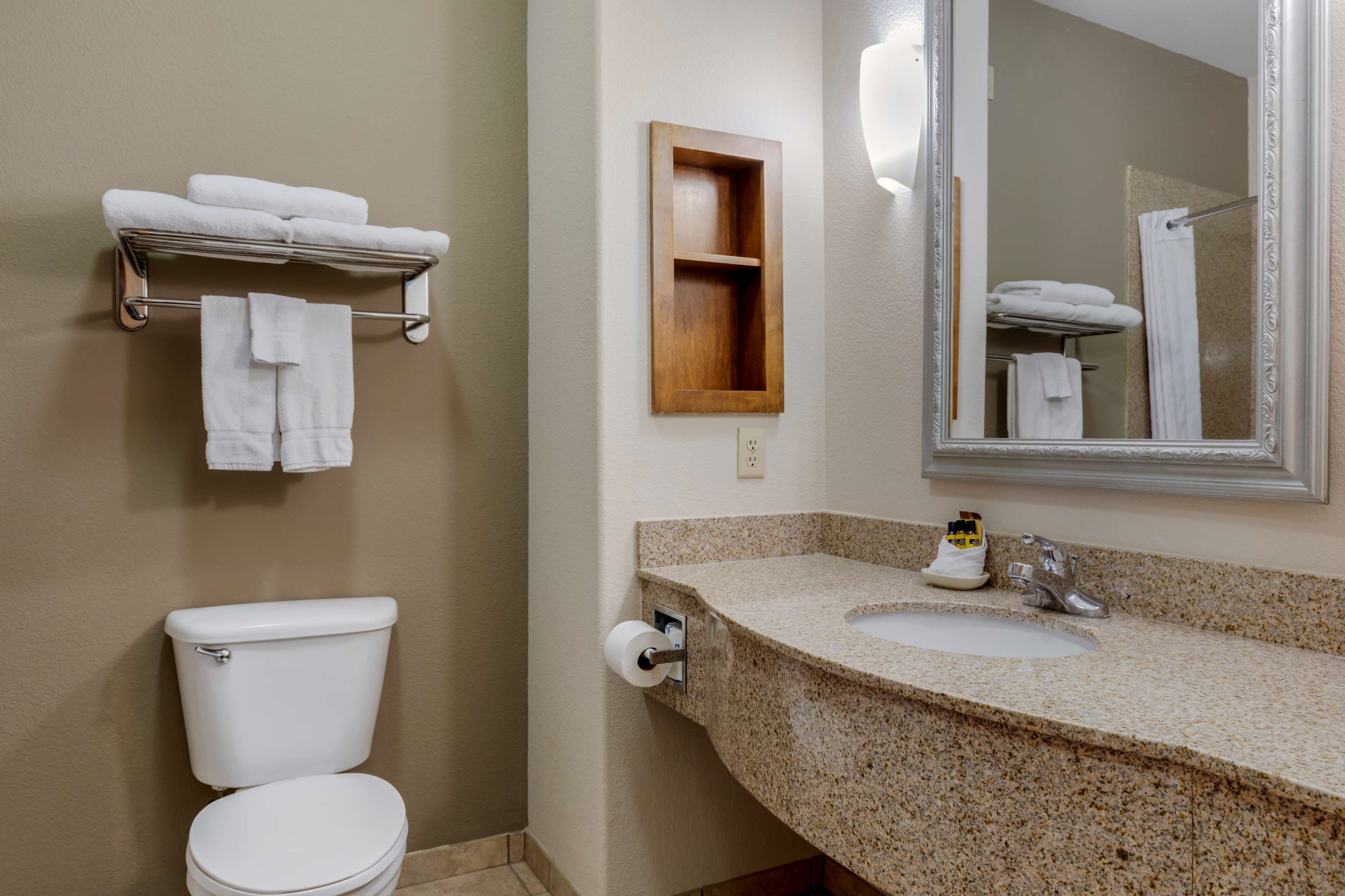 Best Western Plus Sweetwater Inn & Suites - Tap to explore photos