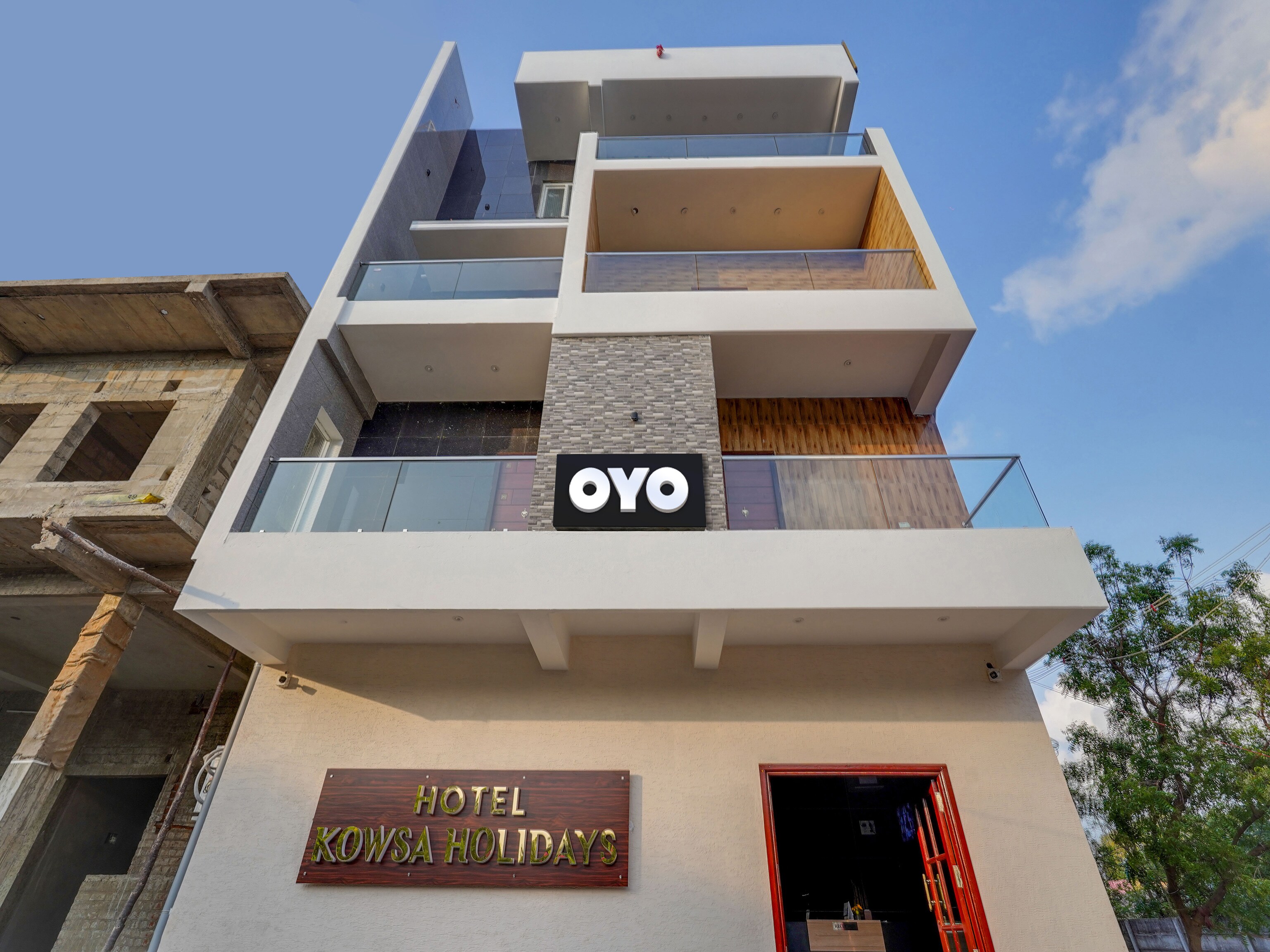 Collection O Hotel Kowsa Holidays - Tap to explore photos