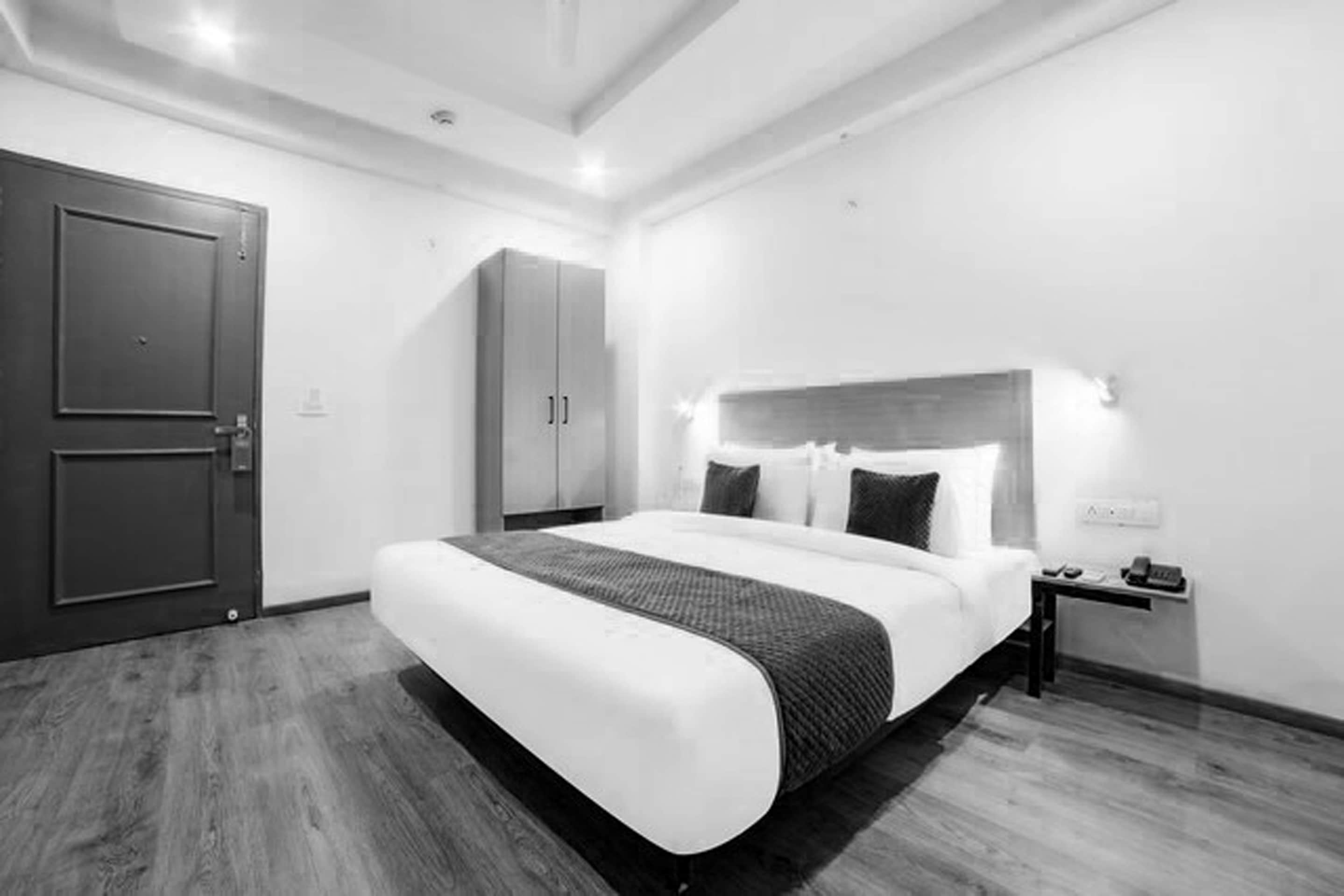 Townhouse Hello Stayz - Tap to explore photos
